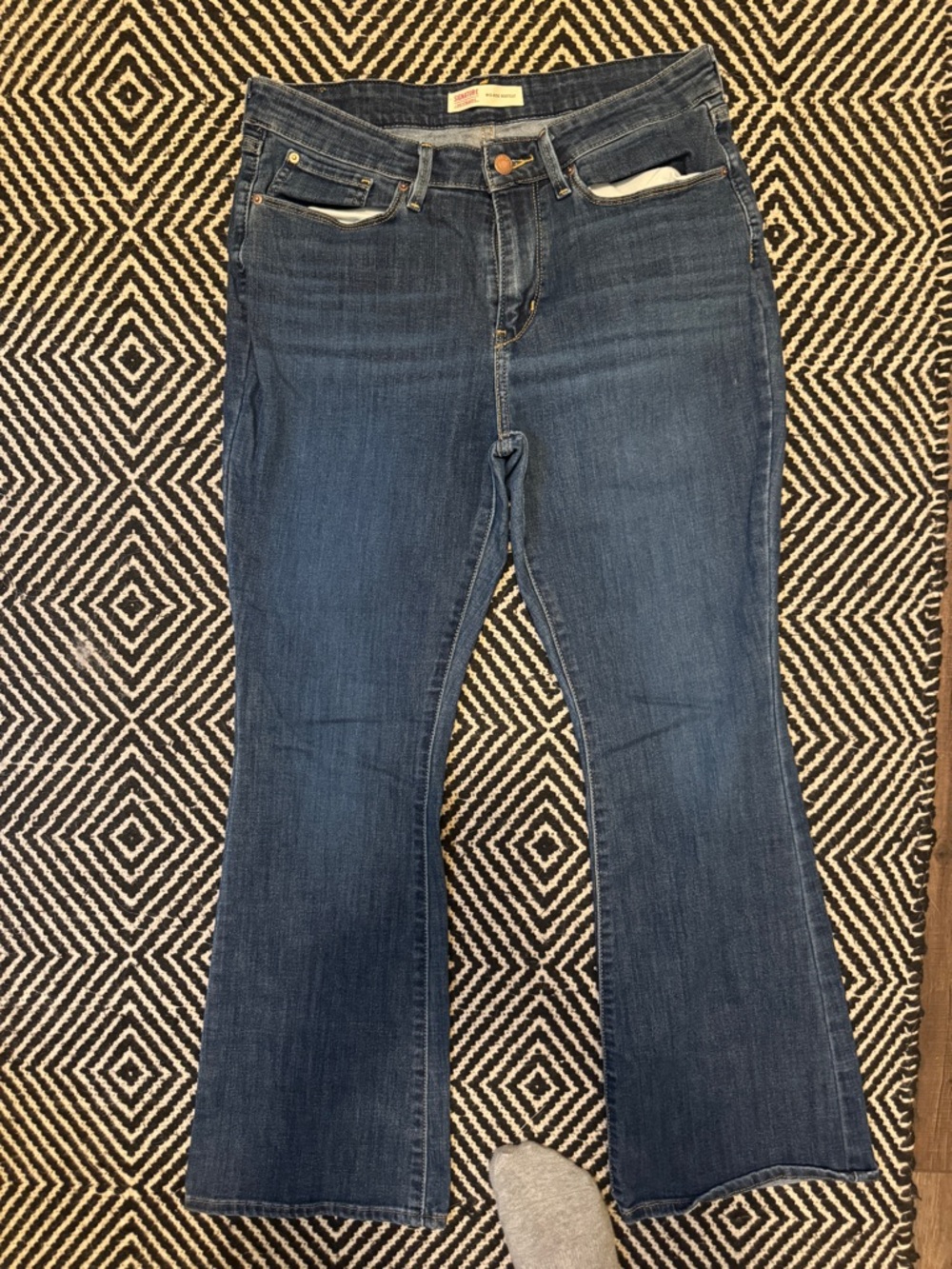 Signature by Levi mid rise bootcut jeans size 10S W30 L30